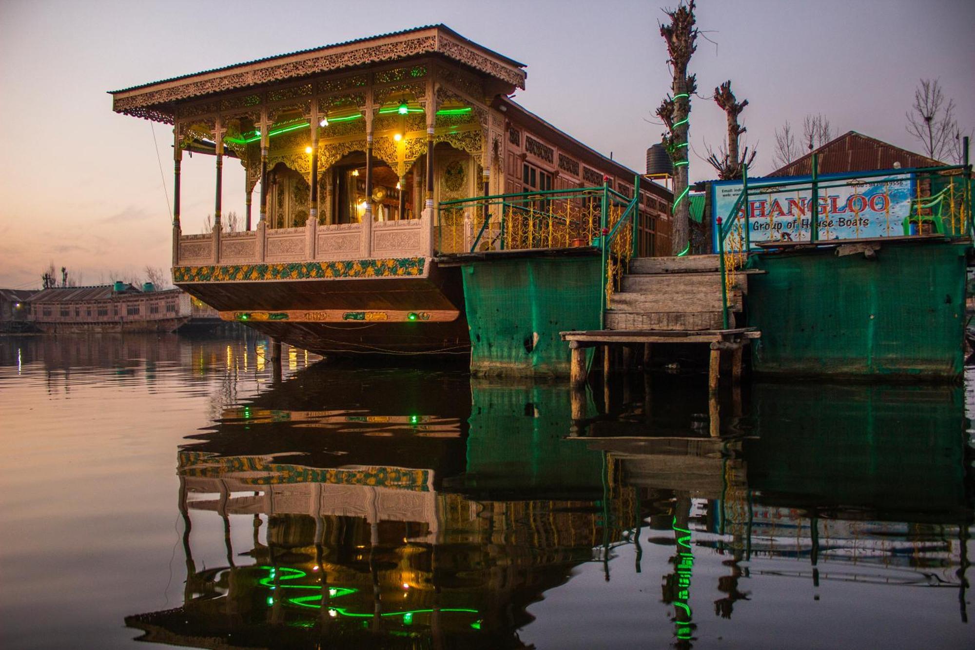 House Boat New Manora Bed and Breakfast Srīnagar Buitenkant foto
