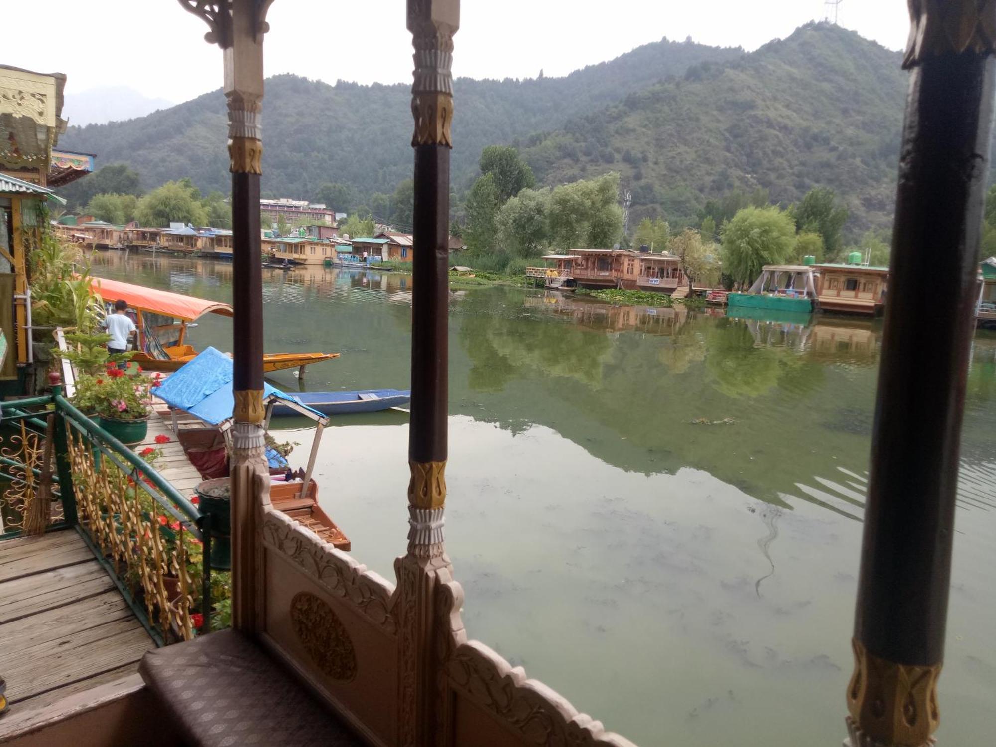 House Boat New Manora Bed and Breakfast Srīnagar Buitenkant foto