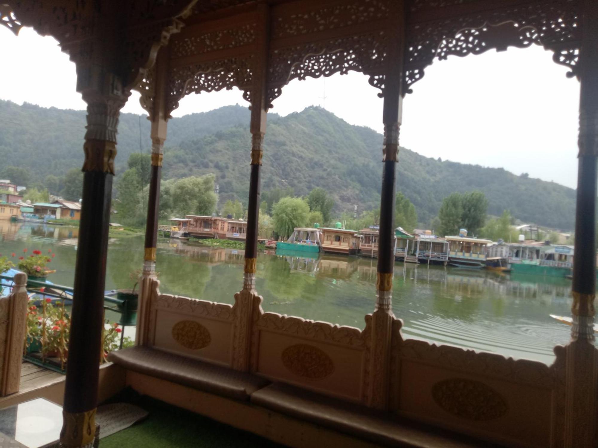 House Boat New Manora Bed and Breakfast Srīnagar Buitenkant foto