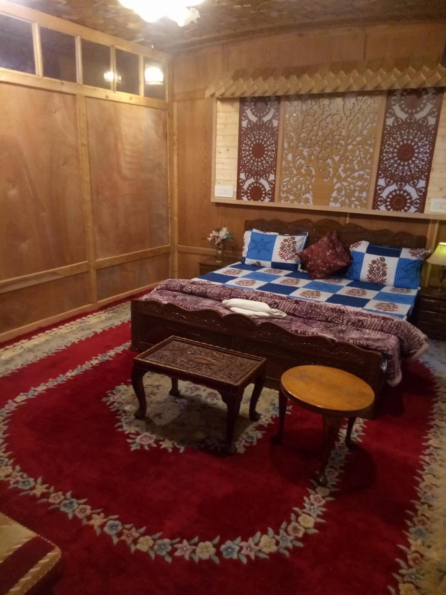 House Boat New Manora Bed and Breakfast Srīnagar Buitenkant foto