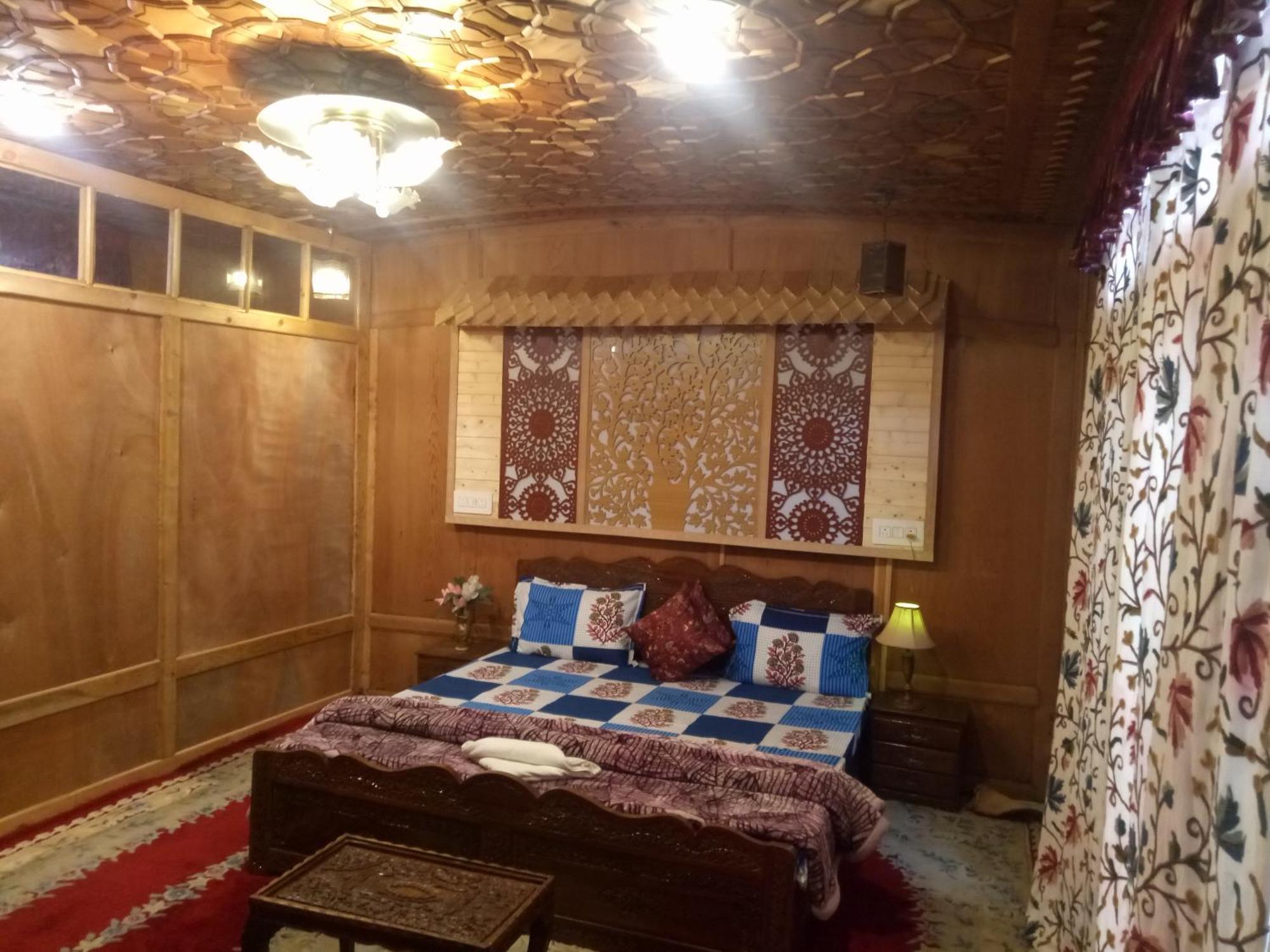 House Boat New Manora Bed and Breakfast Srīnagar Buitenkant foto
