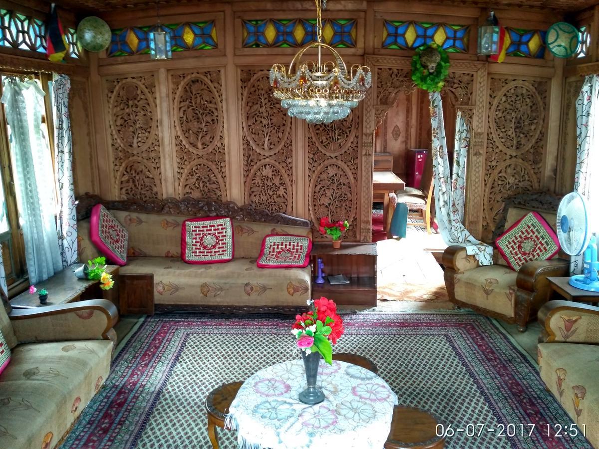 House Boat New Manora Bed and Breakfast Srīnagar Buitenkant foto