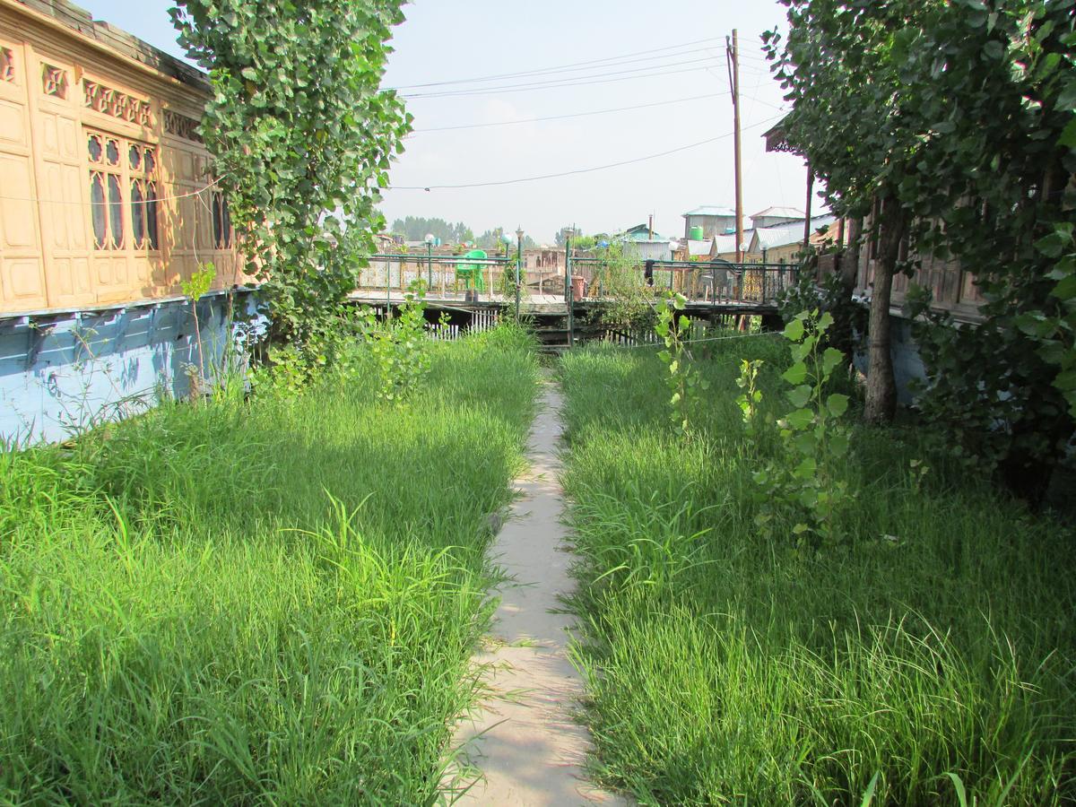 House Boat New Manora Bed and Breakfast Srīnagar Buitenkant foto