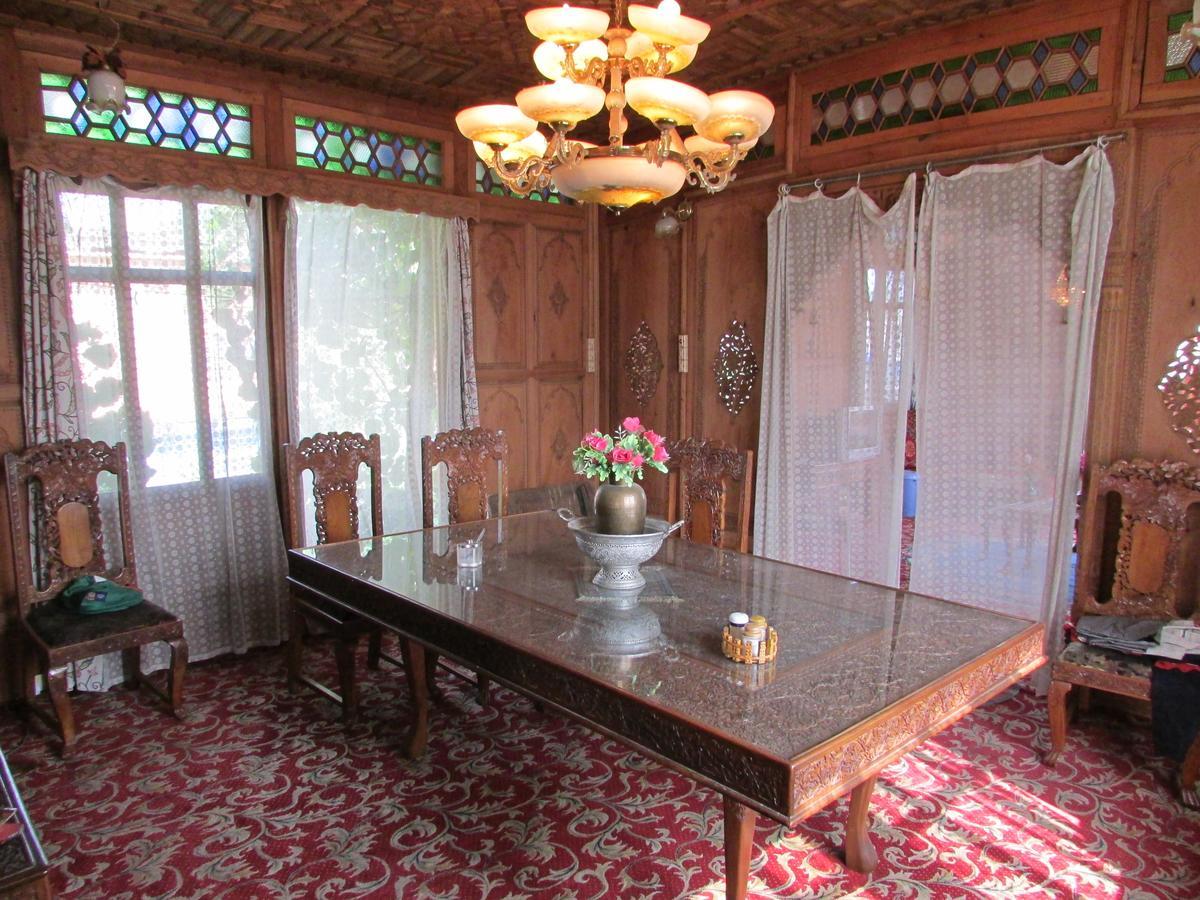 House Boat New Manora Bed and Breakfast Srīnagar Buitenkant foto