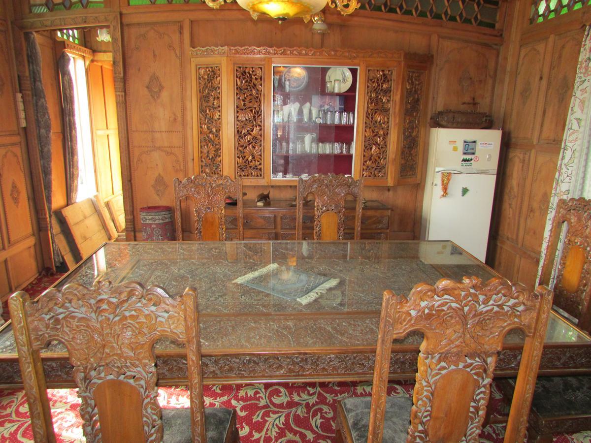 House Boat New Manora Bed and Breakfast Srīnagar Buitenkant foto