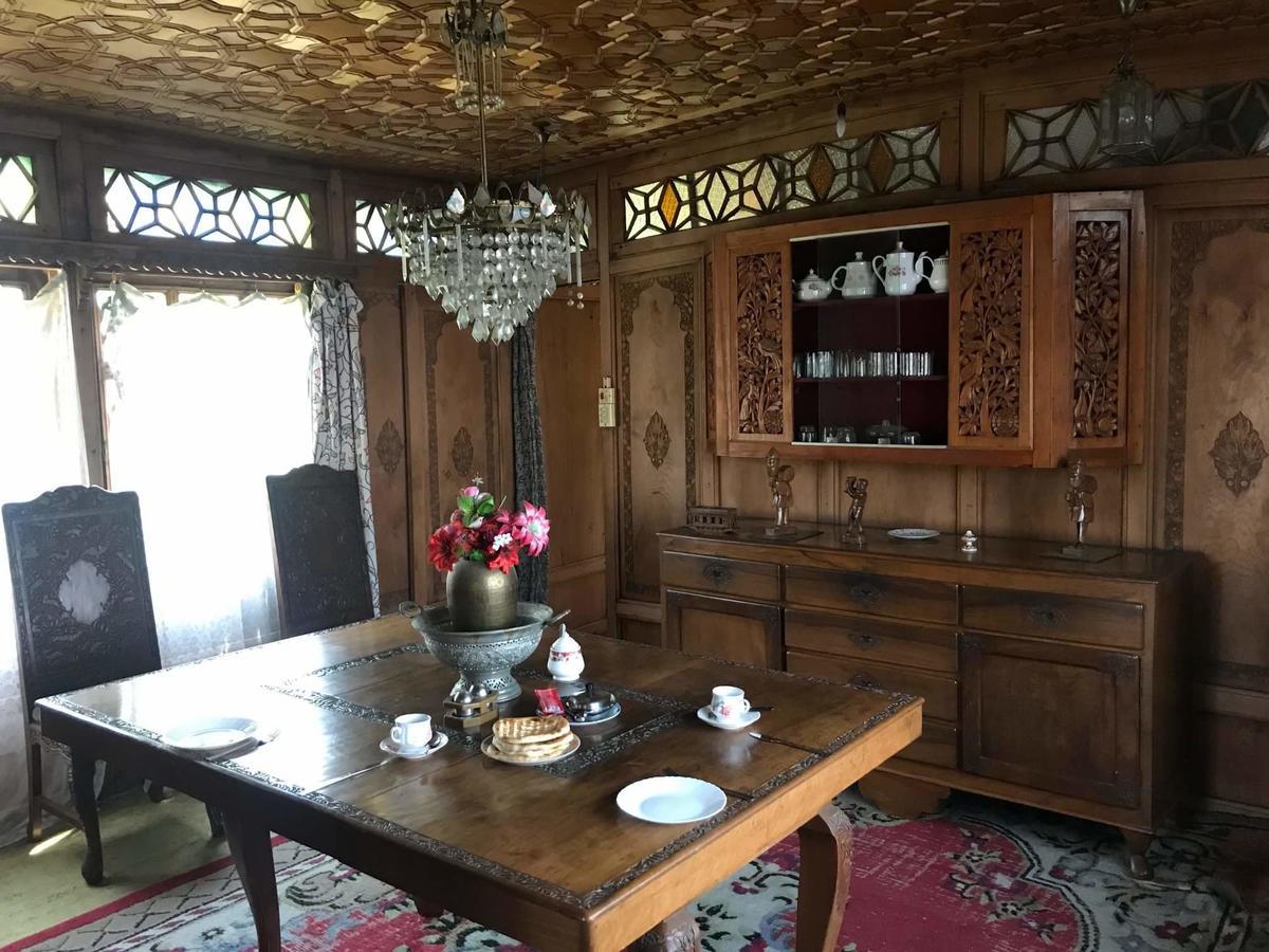 House Boat New Manora Bed and Breakfast Srīnagar Buitenkant foto